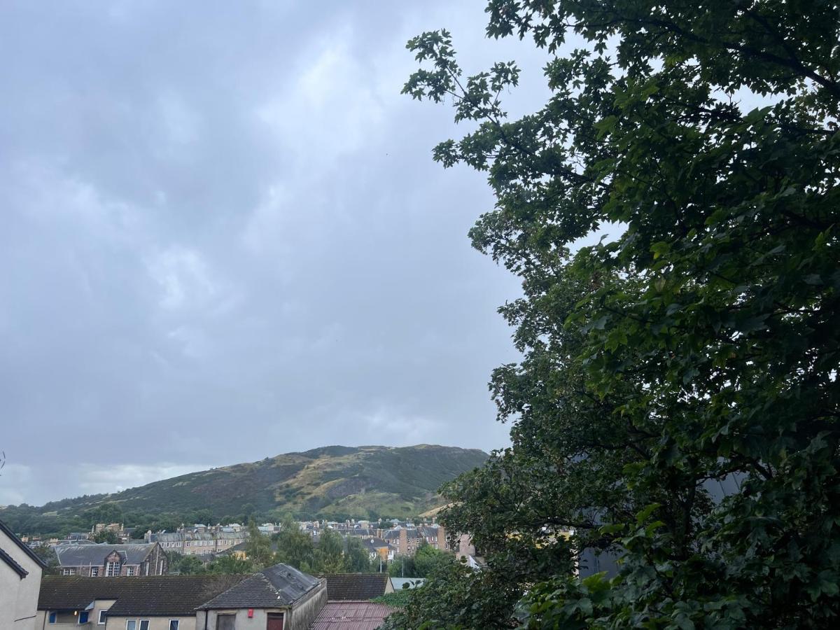 Lovely 4 Bedroom 2Nd Floor Walk Up Apartment Edinburgh Eksteriør bilde