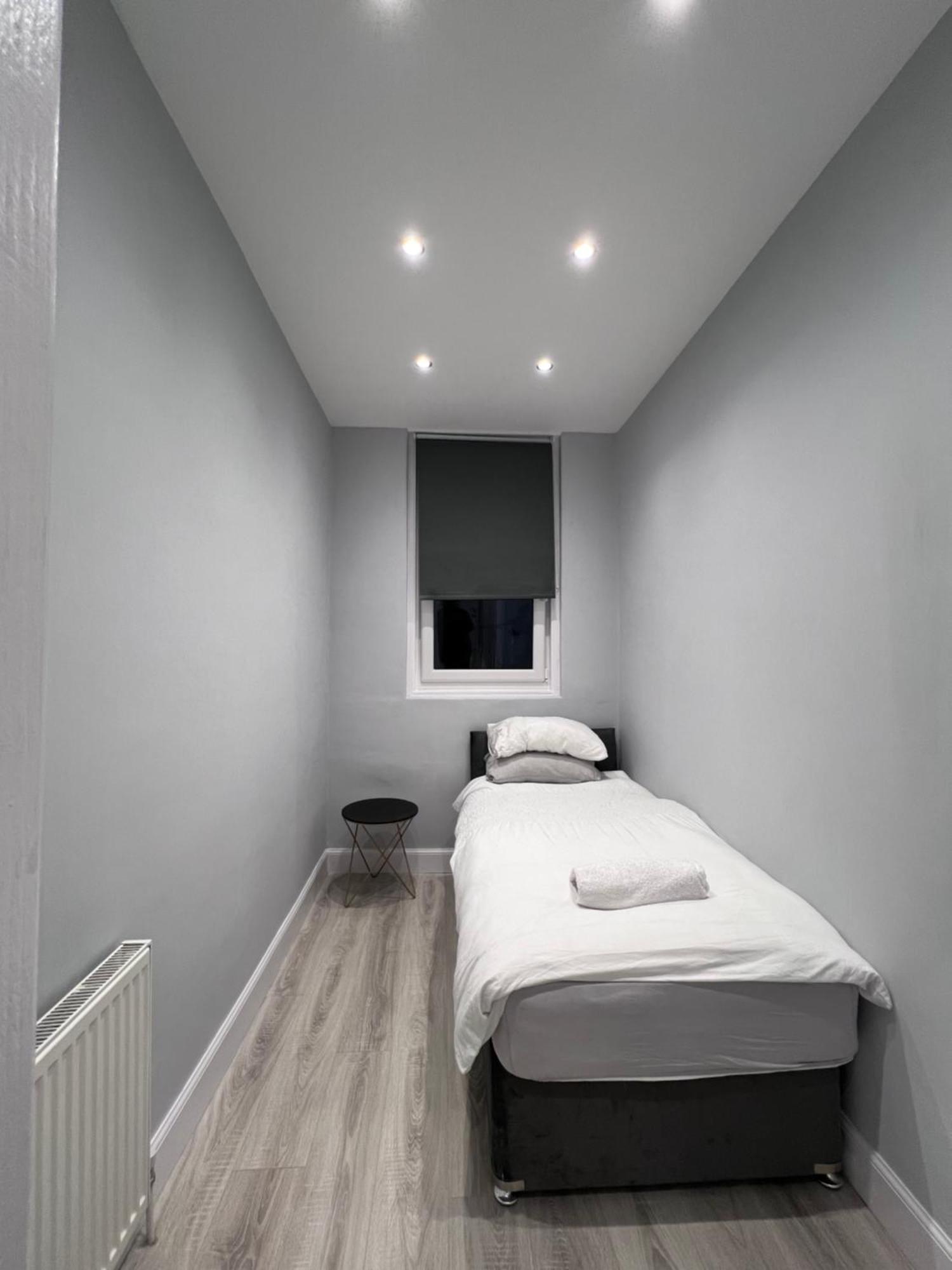 Lovely 4 Bedroom 2Nd Floor Walk Up Apartment Edinburgh Eksteriør bilde